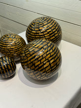 Load image into Gallery viewer, Flamant Suther Deco Balls with Stripe Detail - Set of 4