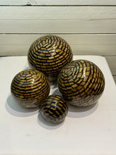 Load image into Gallery viewer, Flamant Suther Deco Balls with Stripe Detail - Set of 4
