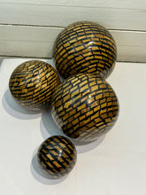 Load image into Gallery viewer, Flamant Suther Deco Balls with Stripe Detail - Set of 4