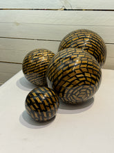 Load image into Gallery viewer, Flamant Suther Deco Balls with Stripe Detail - Set of 4