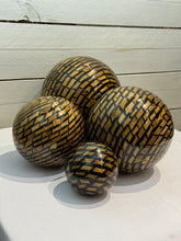 Load image into Gallery viewer, Flamant Suther Deco Balls with Stripe Detail - Set of 4