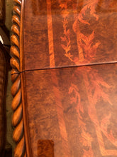 Load image into Gallery viewer, Traditional Lacquered Italian Dining Table Set