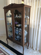 Load image into Gallery viewer, Vintage Traditional Mahogany Curio Cabinet