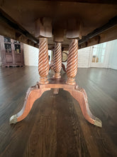 Load image into Gallery viewer, Broyhill Mahogany Traditional Pedestal Dining Table