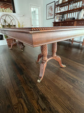 Load image into Gallery viewer, Broyhill Mahogany Traditional Pedestal Dining Table