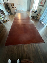 Load image into Gallery viewer, Broyhill Mahogany Traditional Pedestal Dining Table