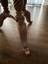 Load image into Gallery viewer, Broyhill Mahogany Traditional Pedestal Dining Table