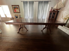 Load image into Gallery viewer, Broyhill Mahogany Traditional Pedestal Dining Table