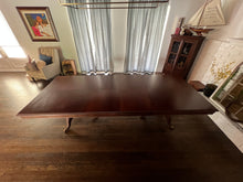 Load image into Gallery viewer, Broyhill Mahogany Traditional Pedestal Dining Table