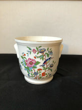 Load image into Gallery viewer, Aynsley Pembroke Fine English Bone China Cachepot
