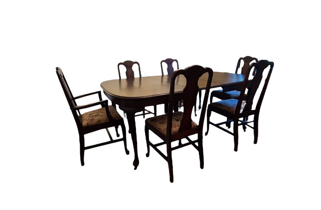 Mahogany Queen Anne Dining Table with 6 Chairs