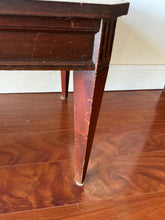 Load image into Gallery viewer, Vintage Regency Style Leather Top Expandable Table
