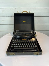 Load image into Gallery viewer, Antique 1934 Remington for Underwood Noiseless Portable Typewriter Serial #651232
